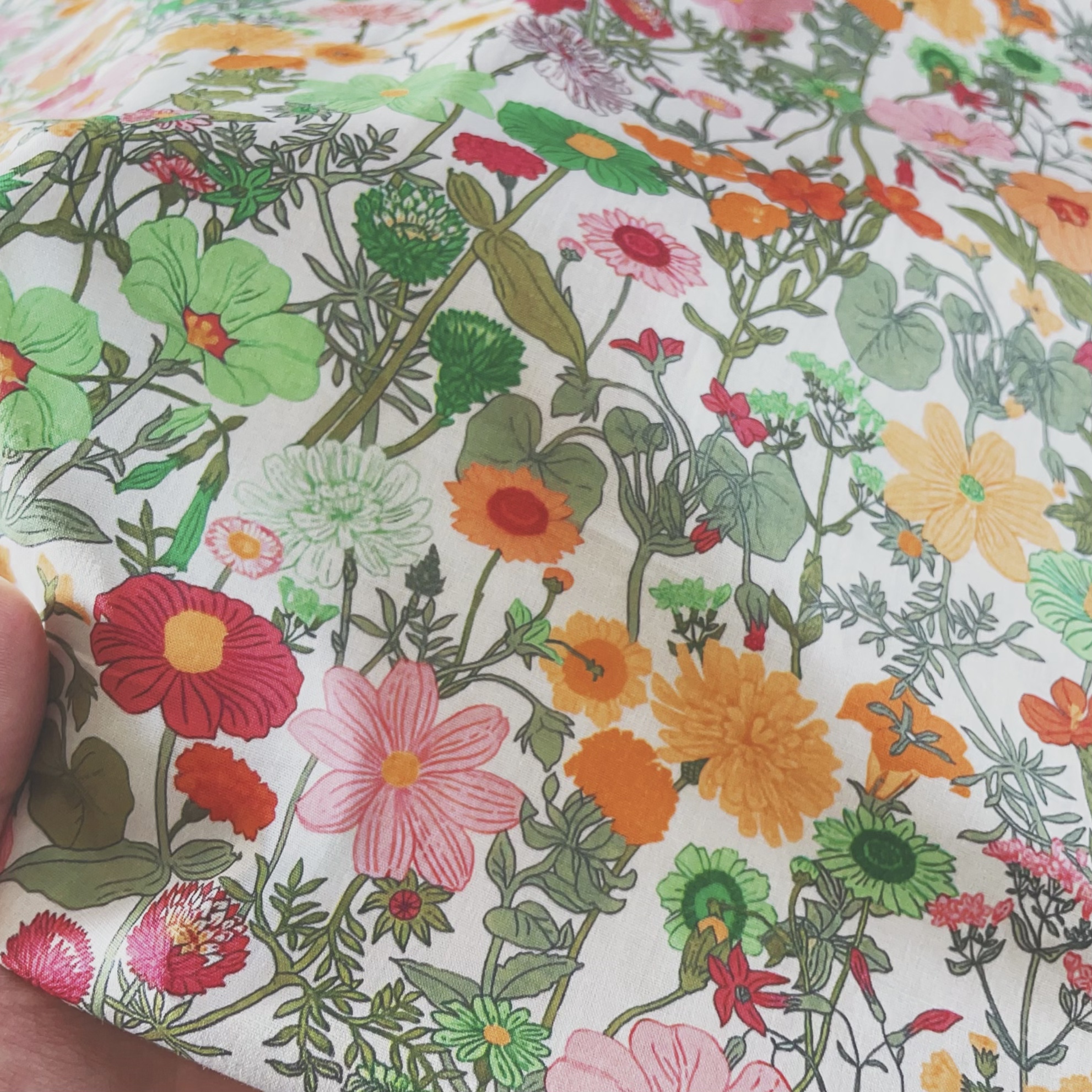 Vintage Floral Printed Cotton  - Vintage Sewing Textile のレビューと価格